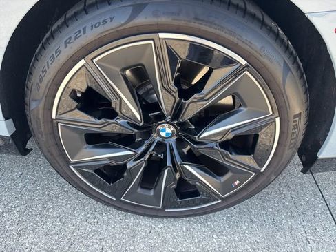 Used 2025 BMW 760i xDrive w/ Executive Package AWD/4WD image 9