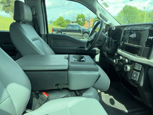 Used 2023 Ford F250 XL w/ 360-Degree Camera Package AWD/4WD image 4