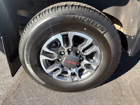 Used 2025 GMC Sierra 2500 SLE w/ SLE Value Package; AWD/4WD image 11