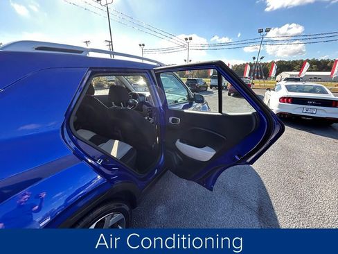 Used 2024 Hyundai Venue SEL image 19