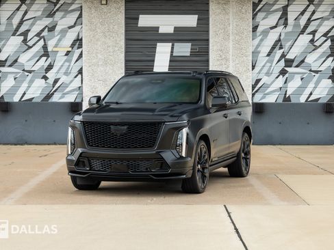 Used 2025 Cadillac Escalade V w/ LPO, ONYX Package AWD/4WD image 6