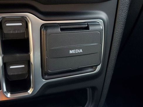 New 2025 Jeep Gladiator Sport image 29