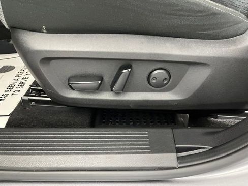 Used 2023 Nissan Rogue SV AWD/4WD image 34