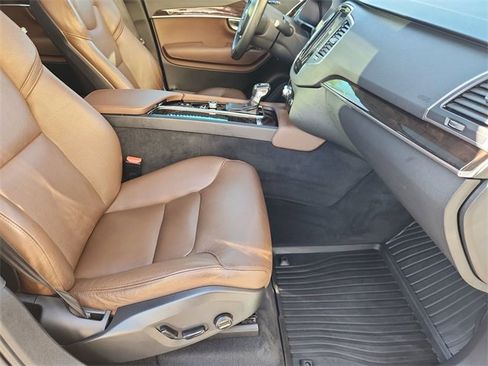 Used 2019 Volvo XC90 T6 Momentum w/ Protection Package Premier image 28
