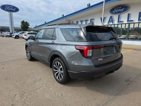 Used 2025 Ford Explorer ST-Line image 5
