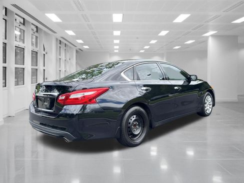 Used 2016 Nissan Altima 2.5 S w/ Power Driver Seat Package FWD image 5