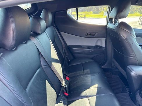 Used 2019 Toyota C-HR XLE FWD image 15