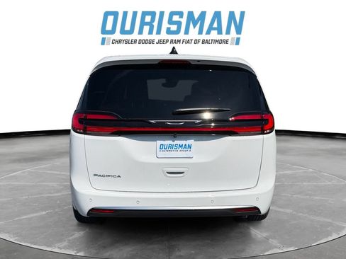 New 2027 Chrysler Pacifica Select w/ Family Tech Group FWD image 5