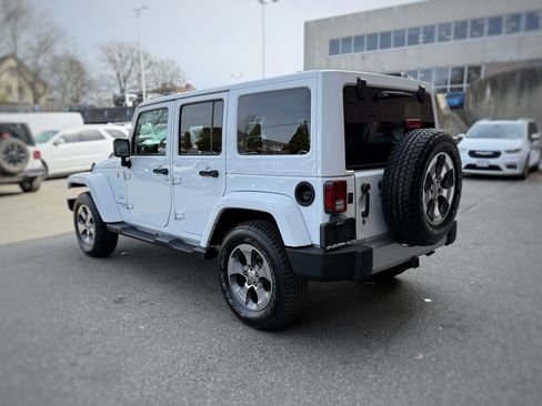 Used 2018 Jeep Wrangler Unlimited Sahara w/ Dual Top Group image 12