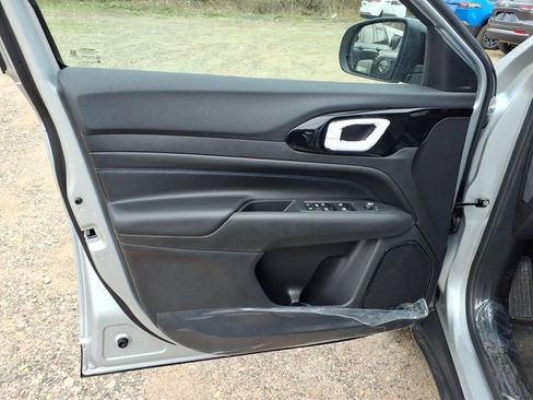 New 2026 Jeep Compass Latitude image 12