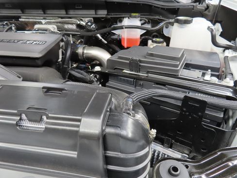 Used 2025 Chevrolet Silverado 2500 ZR2 w/ Technology Package image 34