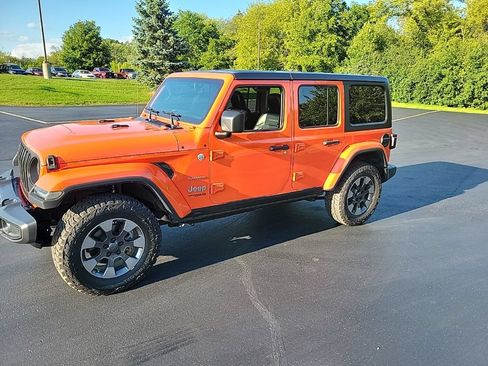 Used 2018 Jeep Wrangler Unlimited Sahara w/ Dual Top Group AWD/4WD image 3