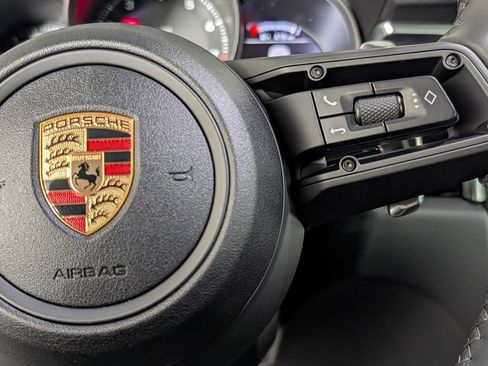 Certified 2025 Porsche Macan image 38