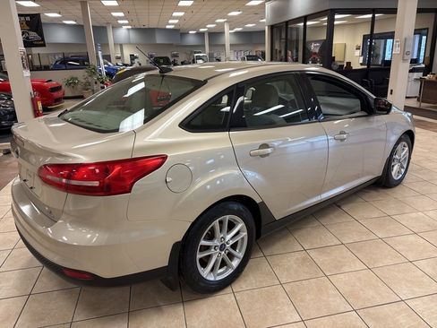 Used 2017 Ford Focus SE image 8