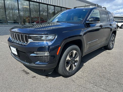Used 2023 Jeep Grand Cherokee 4WD 4xe w/ Luxury Tech Group II image 9