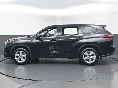 Used 2021 Toyota Highlander LE AWD/4WD image 8