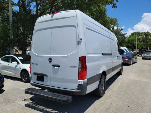 Used 2023 Mercedes-Benz Sprinter 2500 image 10