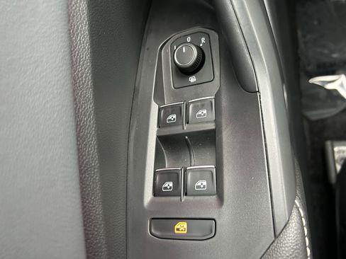 Certified 2025 Volkswagen Jetta SEL image 16