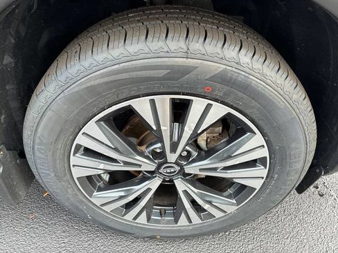 Certified 2023 Nissan Rogue SV AWD/4WD image 9