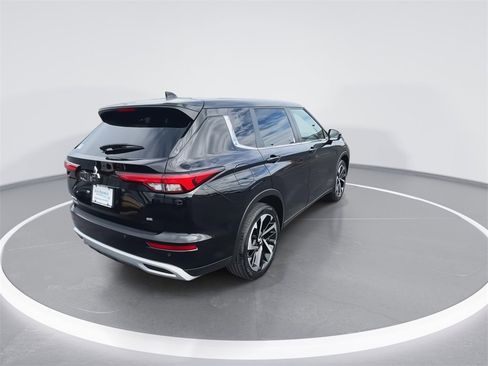 Used 2022 Mitsubishi Outlander SE image 8