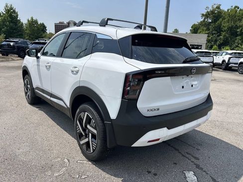 New 2026 Nissan Kicks SV w/ Cold Weather Package FWD image 5
