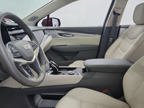 Certified 2024 Cadillac XT5 Premium Luxury w/ Technology Package AWD/4WD image 17