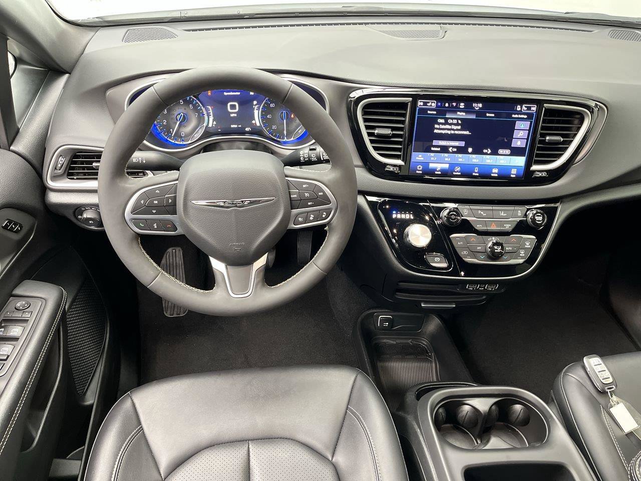 Used 2025 Chrysler Pacifica Select FWD image 13