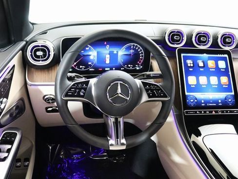 Used 2025 Mercedes-Benz GLC 350e 4MATIC w/ Advanced USB Package image 18