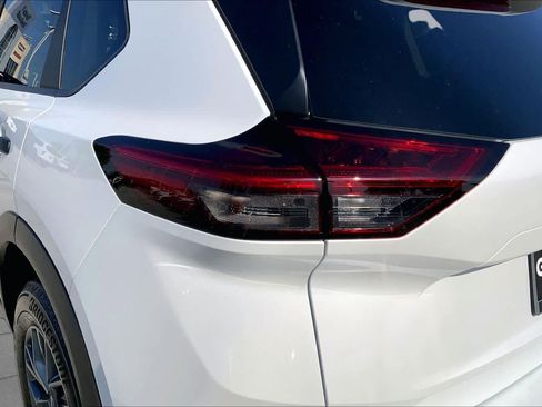 Used 2025 Nissan Rogue S FWD image 24