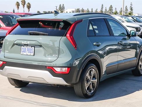Used 2025 Kia Niro EX image 8