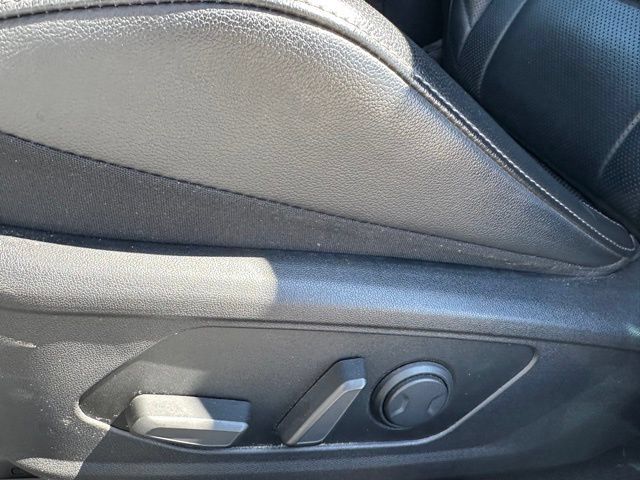 Used 2023 Hyundai Elantra Limited w/ Cargo Package FWD image 17