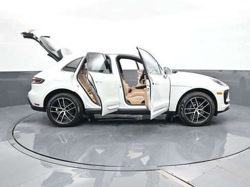 New 2026 Porsche Macan image 31