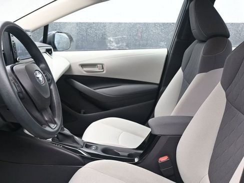 Used 2022 Toyota Corolla LE image 6