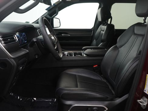 Used 2024 Jeep Wagoneer L Series III w/ Flexible Seating Group AWD/4WD image 18