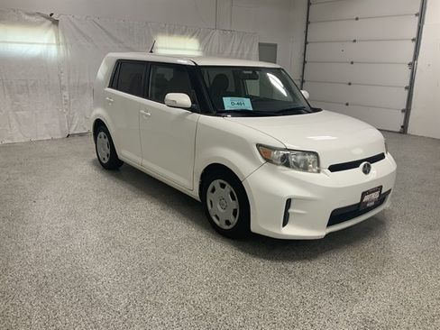 Used 2011 Scion xB FWD image 4