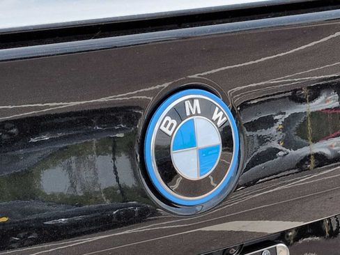 Used 2027 BMW 550e xDrive AWD/4WD image 12