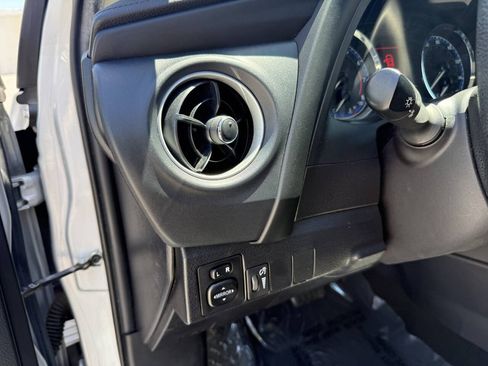 Used 2019 Toyota Corolla LE FWD image 11