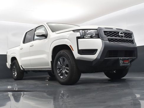 Used 2025 Nissan Frontier SV w/ Tow Package image 34