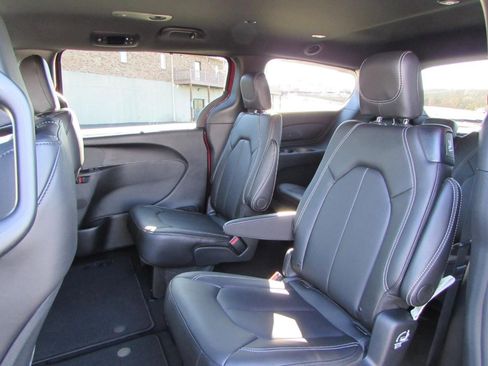 New 2026 Chrysler Pacifica Select image 24