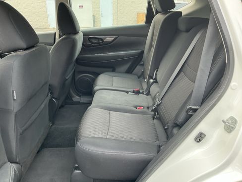 Used 2019 Nissan Rogue S AWD/4WD image 16