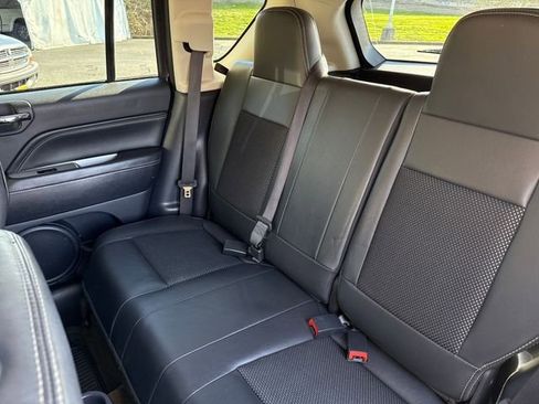 Used 2017 Jeep Compass Latitude image 19