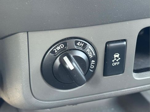 Used 2018 Nissan Frontier SV AWD/4WD image 24