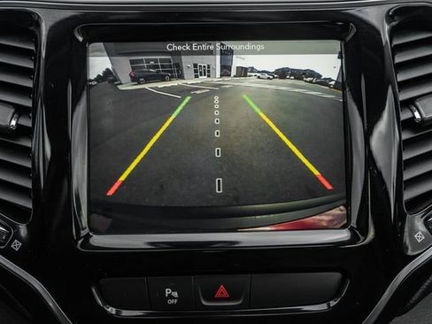 Used 2019 Jeep Cherokee Limited image 44