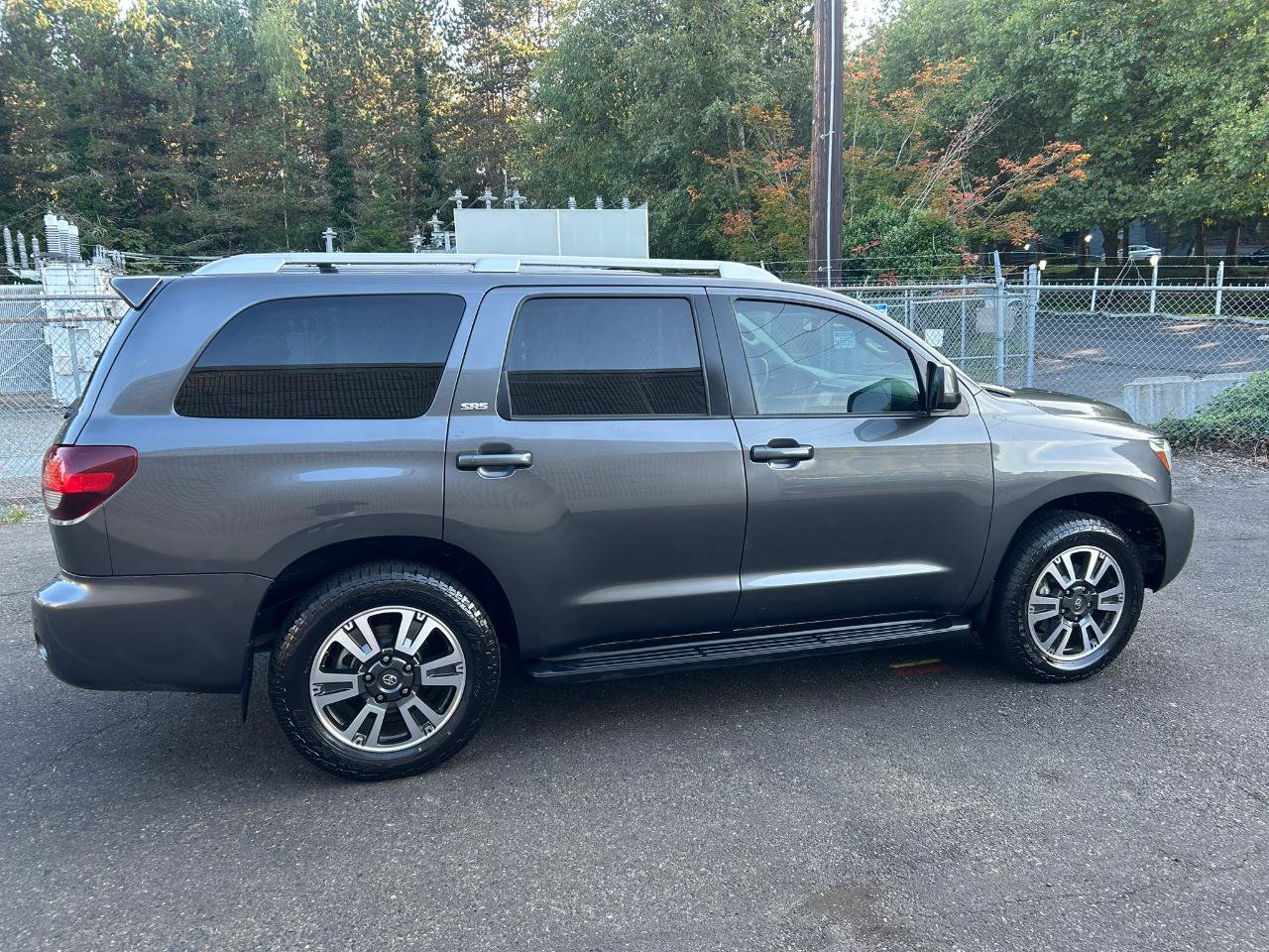 Used 2018 Toyota Sequoia SR5 w/ Premium Package AWD/4WD image 4