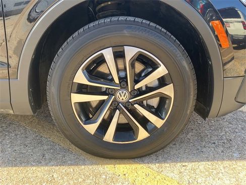 Used 2024 Volkswagen Tiguan S image 9