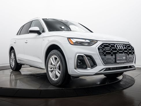 Certified 2023 Audi Q5 2.0T Premium w/ Convenience Package AWD/4WD image 1