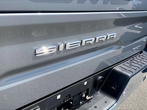 Used 2023 GMC Sierra 1500 SLT w/ SLT Premium Plus Package AWD/4WD image 33
