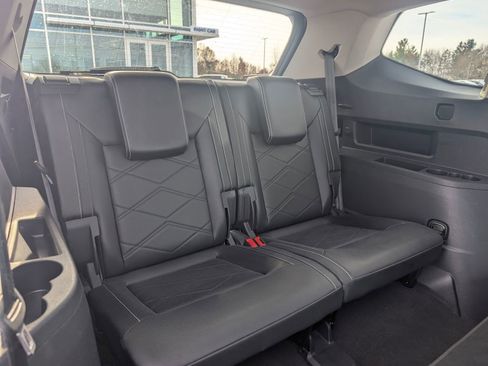 Used 2024 Volkswagen Atlas SE image 32