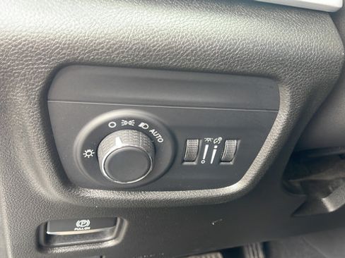 Used 2022 Jeep Grand Cherokee L Laredo w/ Luxury Tech Group I AWD/4WD image 33