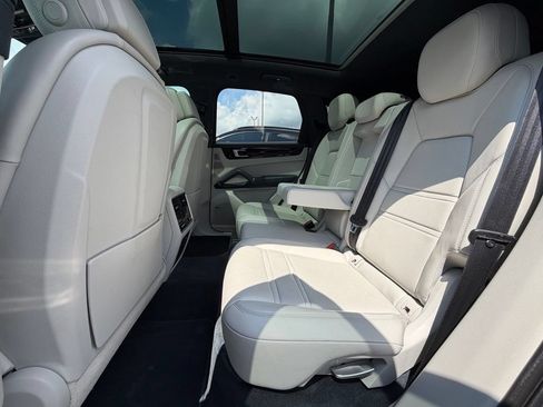 Used 2021 Porsche Cayenne AWD/4WD image 21